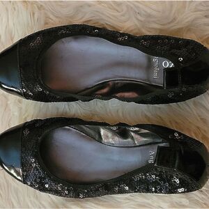 BLACK FLATS W/ PATENT LEATHER & SEQUINS